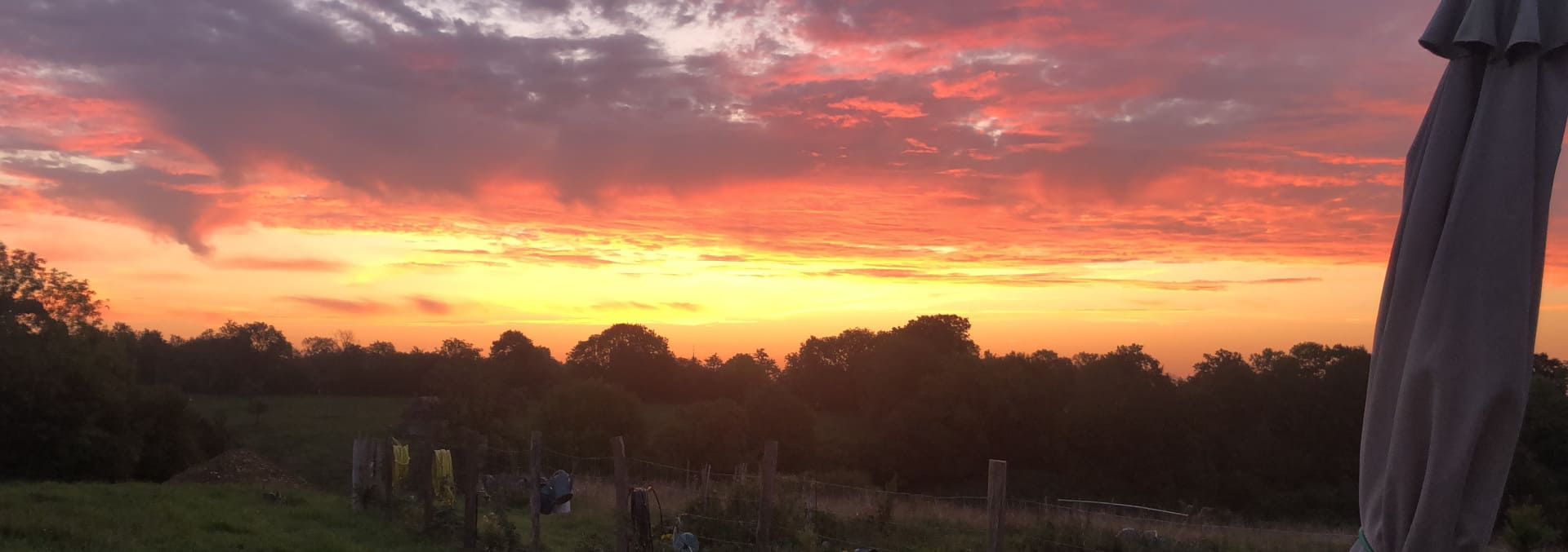 Couché de soleil sur la ferme