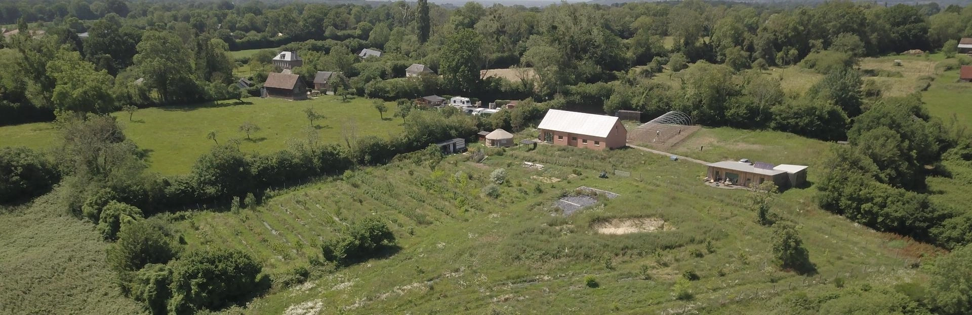 Vue aérienne des Jardins Vert-Framboise en Normandie